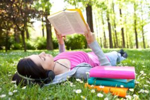 student-studying-in-park2